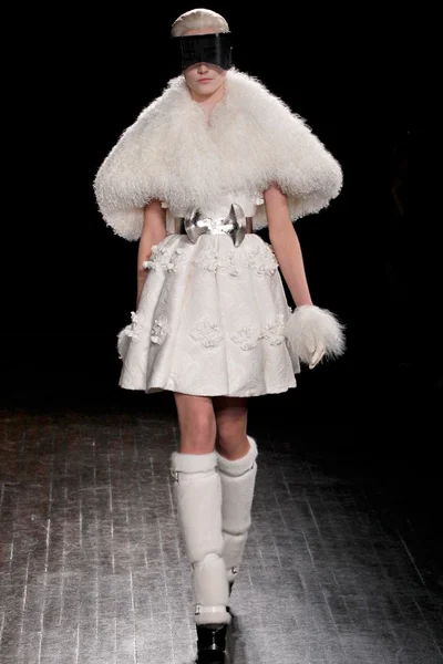 Look 3